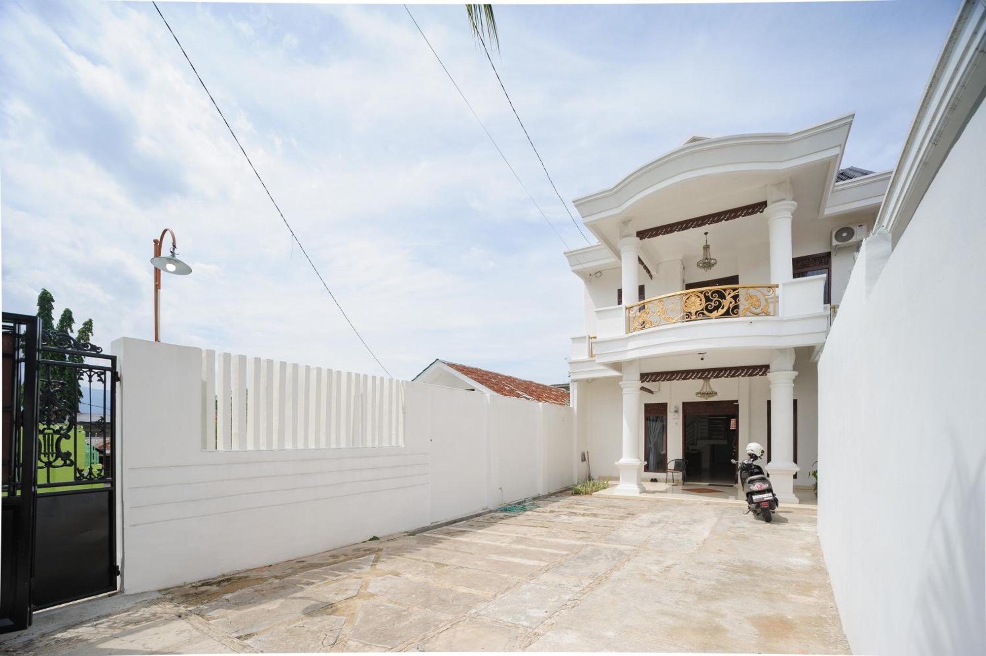 Urbanview Gh Flamboyan 3 Syariah Lampung By Reddoorz Hotel Bandar Lampung Exterior photo